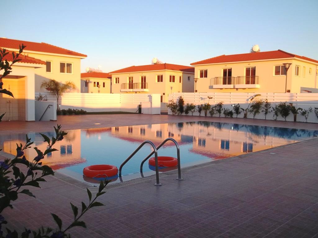 Mythical Sands Resort - Antonios Paralimni Buitenkant foto