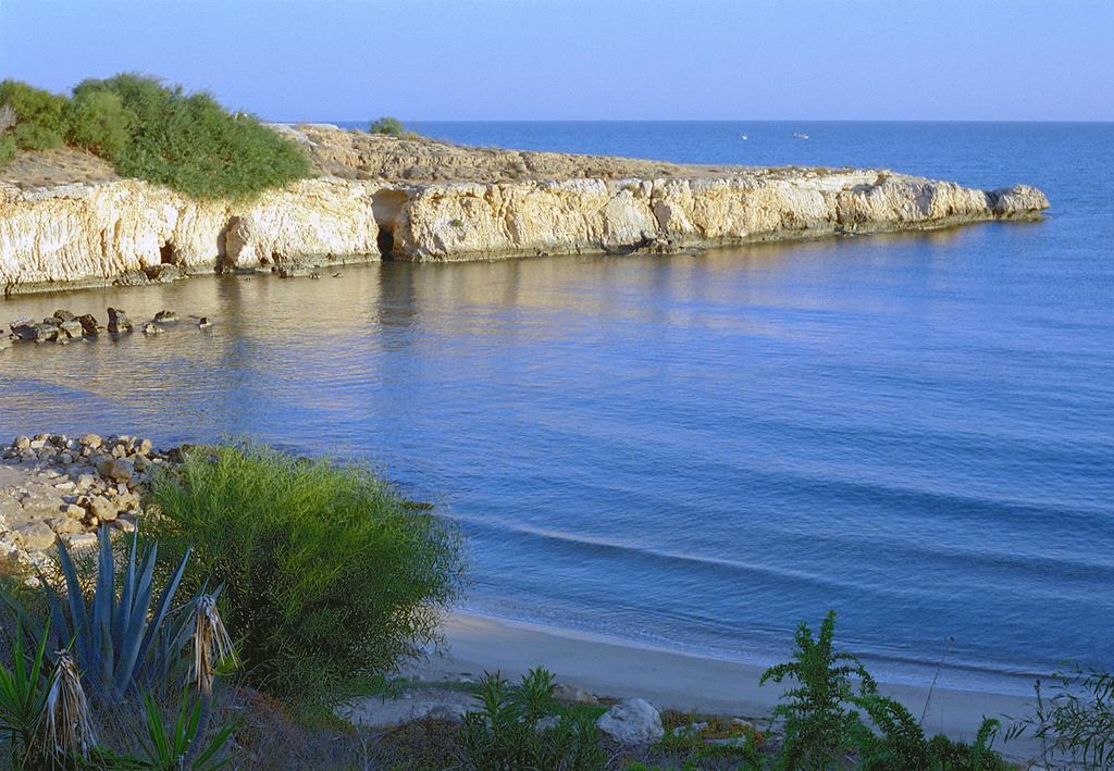 Mythical Sands Resort - Antonios Paralimni Buitenkant foto