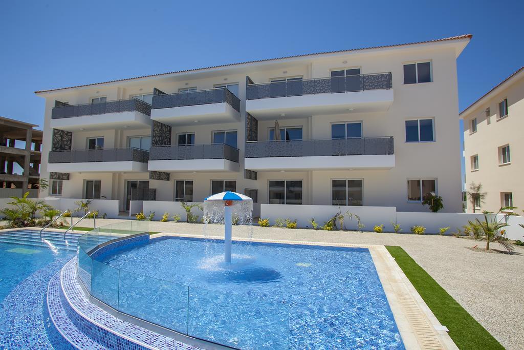 Mythical Sands Resort - Antonios Paralimni Buitenkant foto